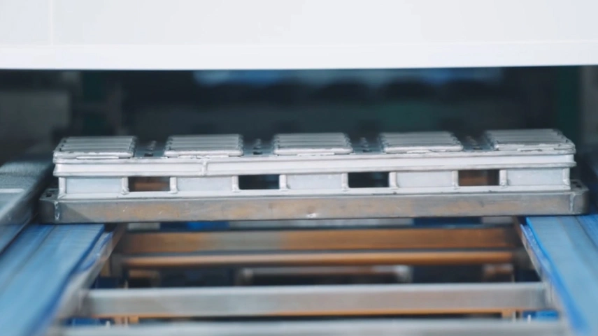 带式吐司模组在自动面包线中的应用 Strapped Loaf Pan Used in Automatic Bread Line