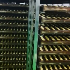 Industrial baguette tray for elongated bread rolls